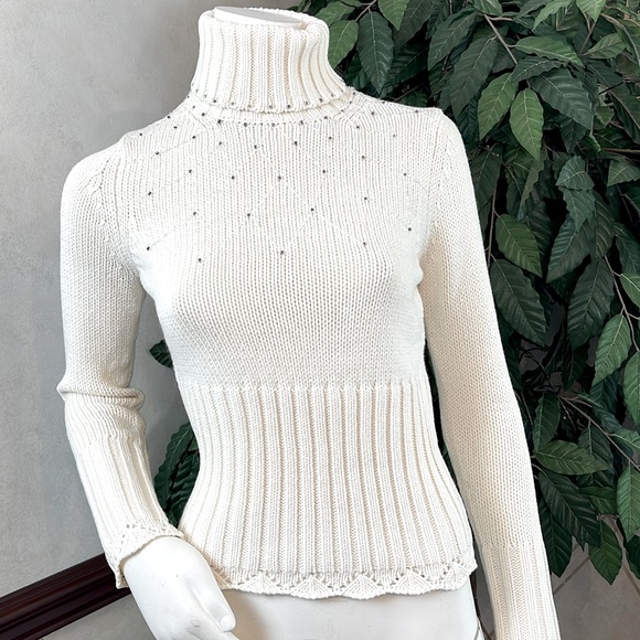 THE LIMITED CREAM BEAD EMBELLISHED TURTLENECK - Picture 1 of 8